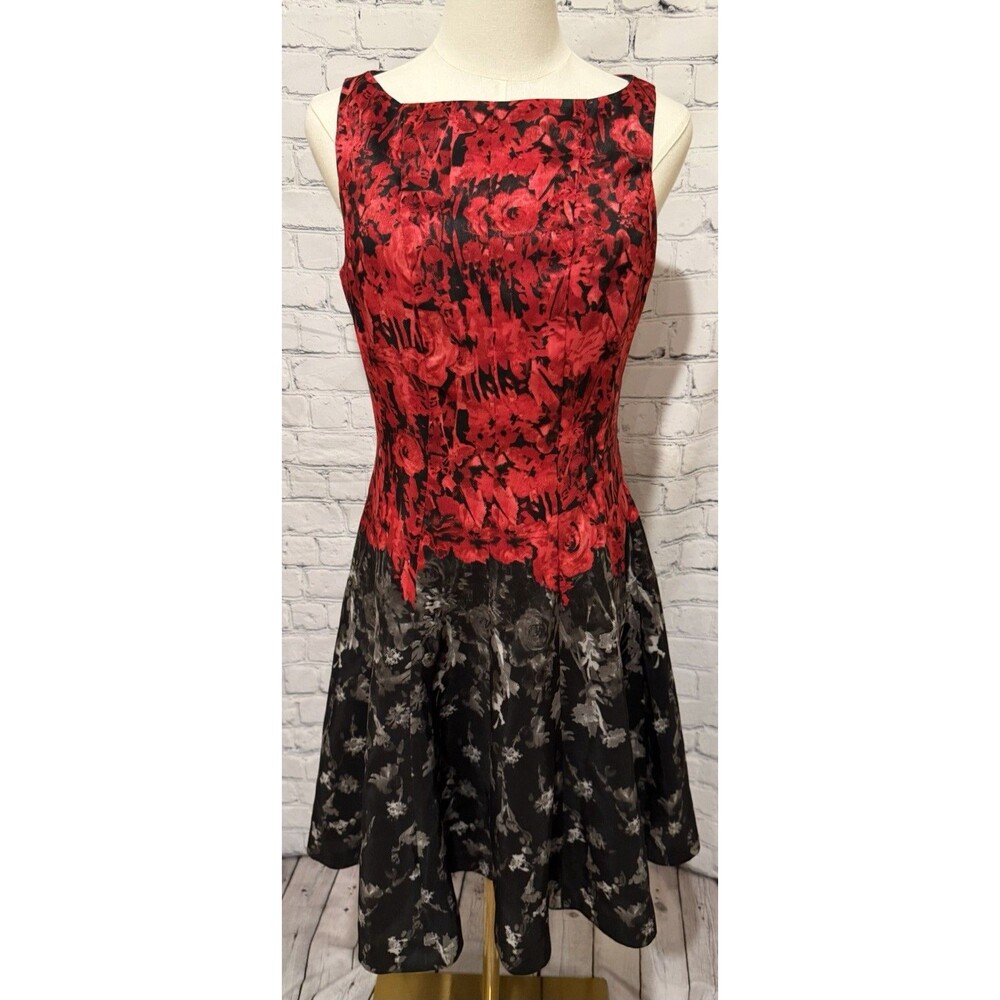 Gabby Skye red & black floral fit & flare Sleeveless dress knee length Size 6